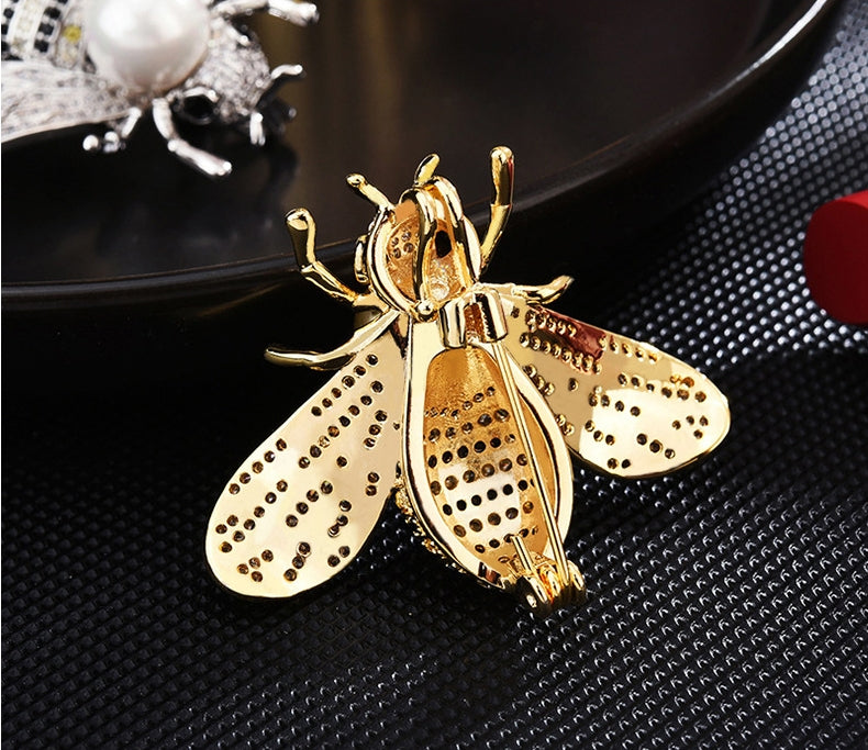 Little bee brooch. - AOA Fashion Accessories