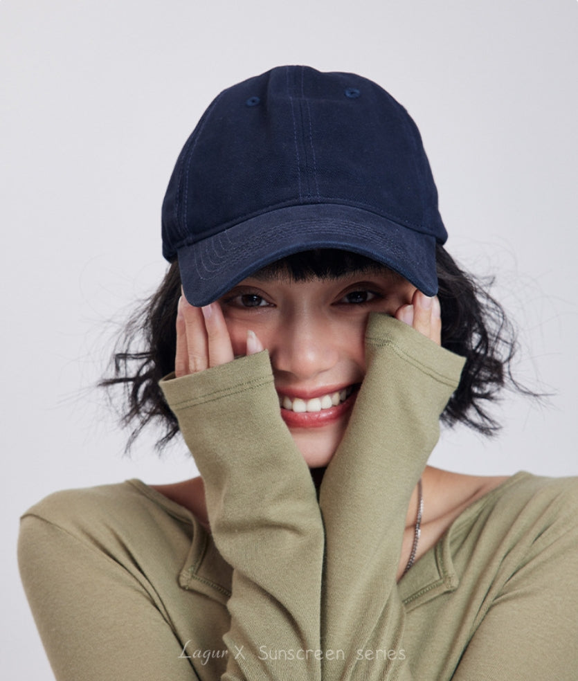 Unisex pure cotton baseball cap.