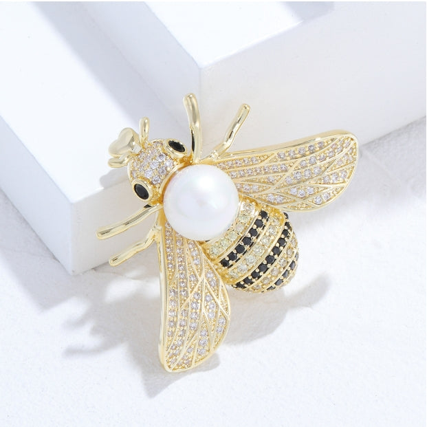 Little bee brooch. - AOA Fashion Accessories