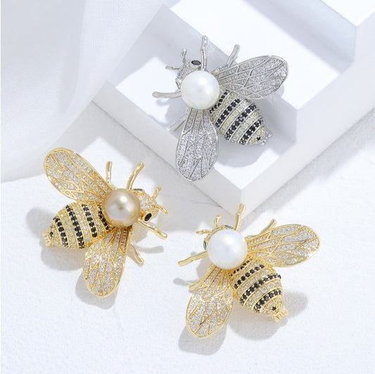 Little bee brooch.