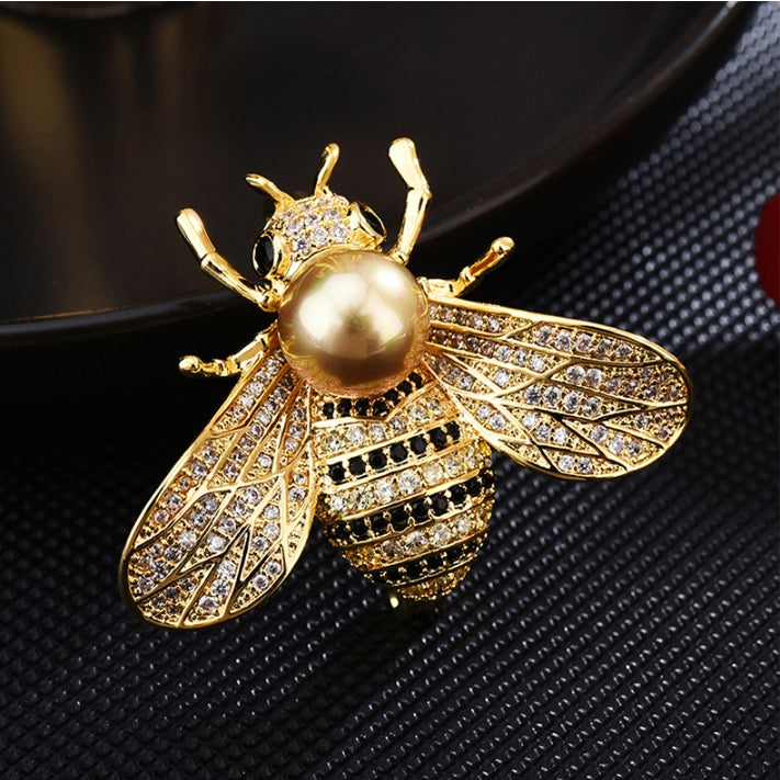 Little bee brooch. - AOA Fashion Accessories