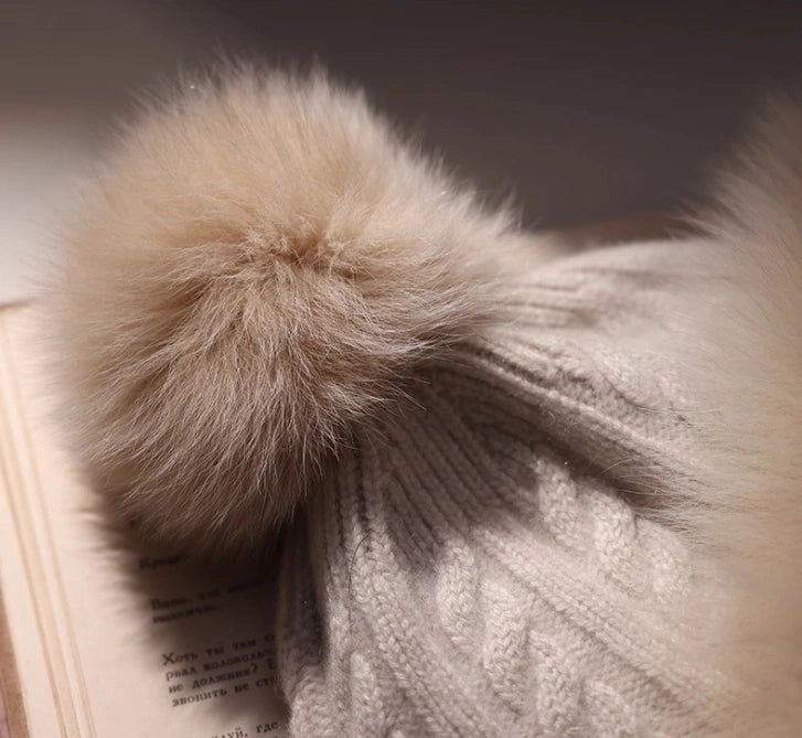 Cashmere Knit Hat with Fox Fur Trim – Cream Beige Elegance