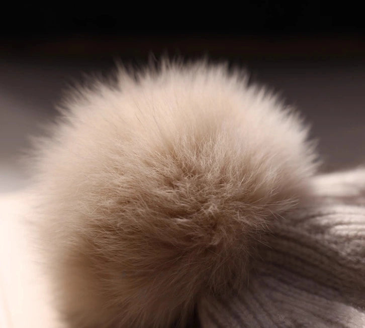Cashmere Knit Hat with Fox Fur Trim – Cream Beige Elegance