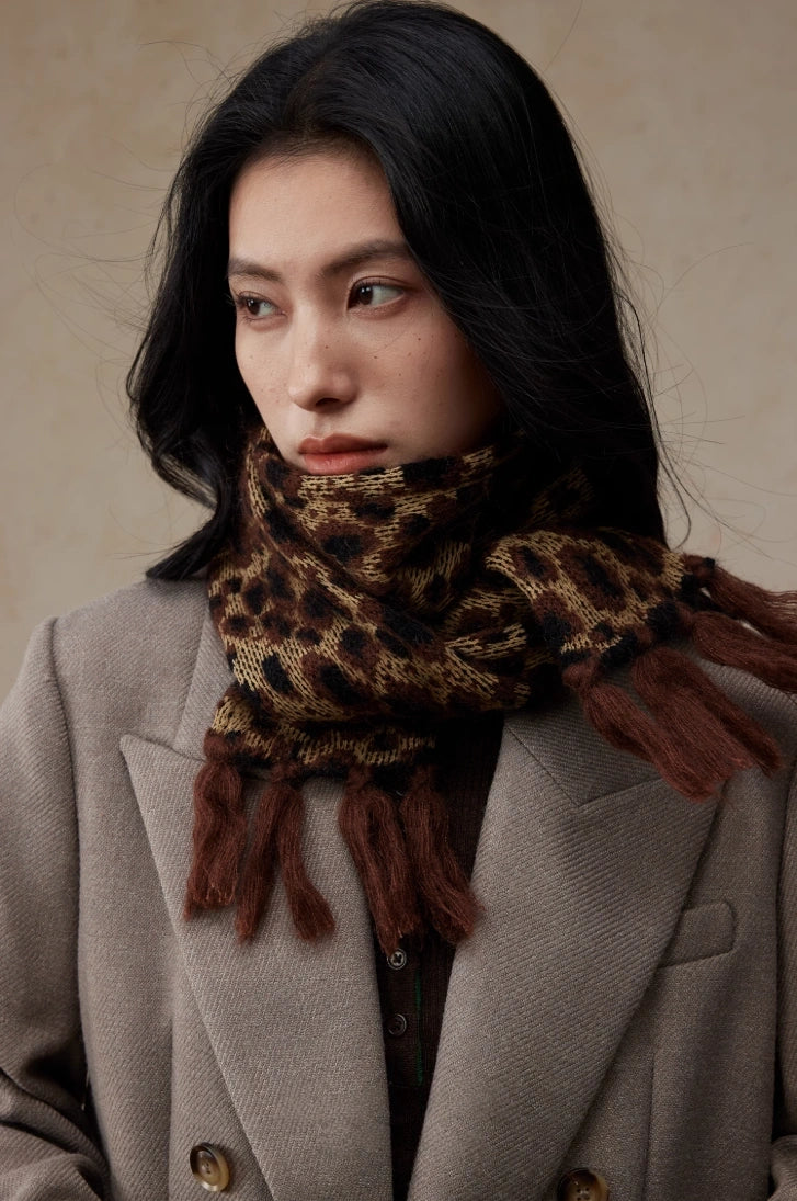 Leopard Knit Scarf – Classic Vintage Style in Coffee Brown & Pink