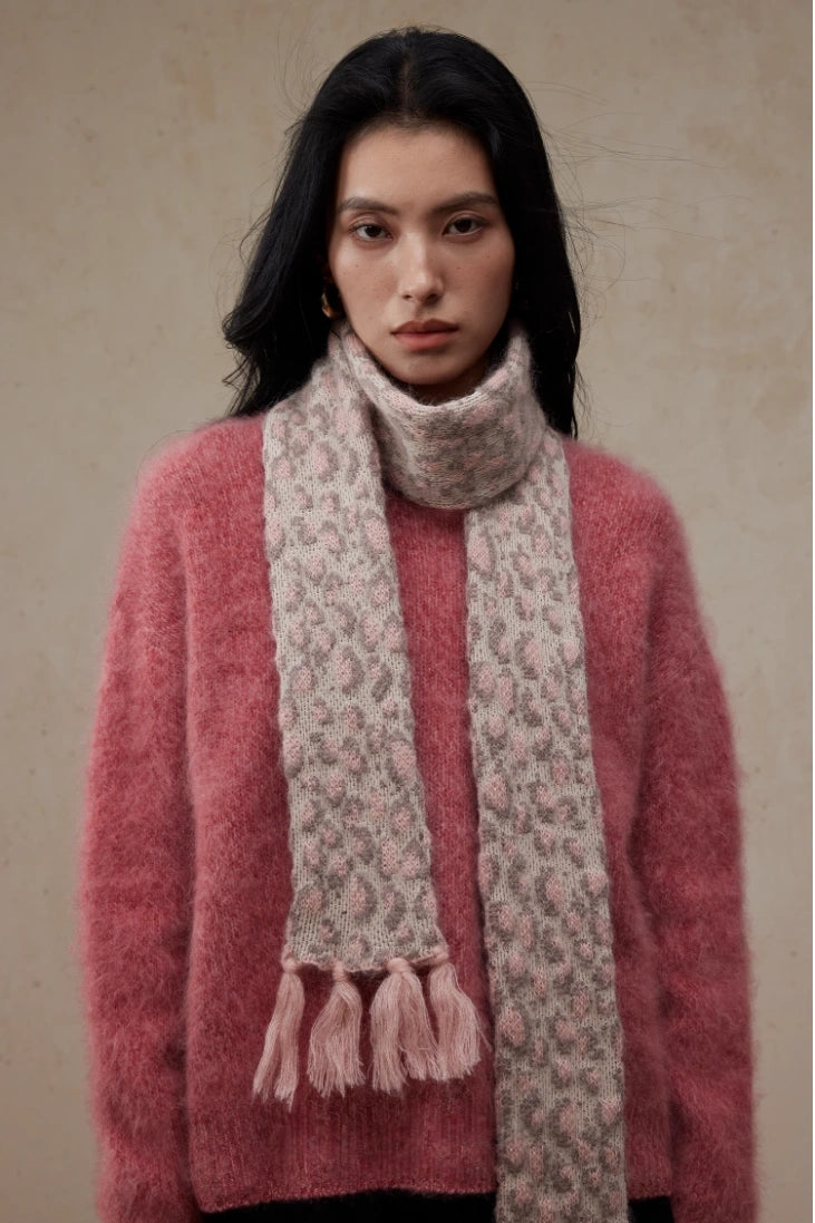 Leopard Knit Scarf – Classic Vintage Style in Coffee Brown & Pink