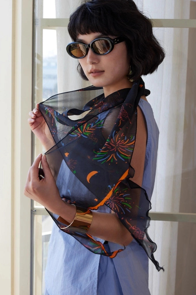 軽量ジョーゼットスキニーシルクスカーフ – 花火プリント | 複数カラー