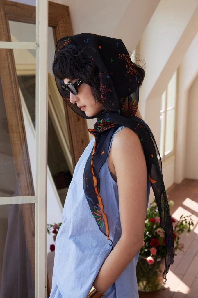 軽量ジョーゼットスキニーシルクスカーフ – 花火プリント | 複数カラー